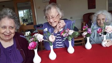 Flower fun at Oaklands care home